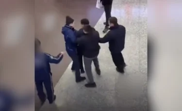 Әскери комиссариатқа күштеп жеткізілген жігіт үйіне жіберілді