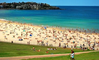 На сиднейском пляже произошла стрельба: есть погибшие и раненые