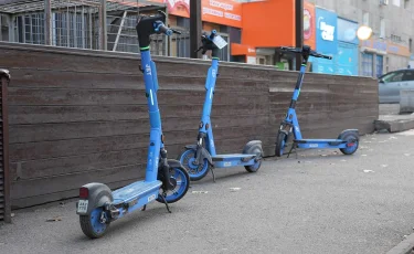 В Казахстане ужесточают правила езды на электросамокатах