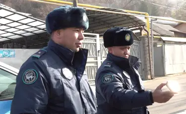 В Алматы участковые инспекторы проводят массовые обходы домов и квартир