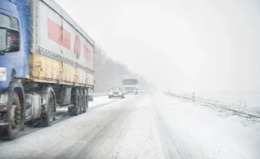 Осторожно на трассах: Минтранспорта предупреждает казахстанцев перед праздниками
