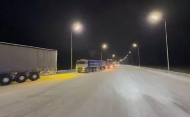 Полицейские сопроводили колонну из 150 грузовых автомобилей до безопасных мест в области Жетысу