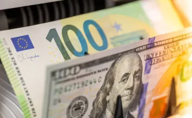 Курс евро и доллара в обменниках Астаны и Алматы 21 декабря 2025