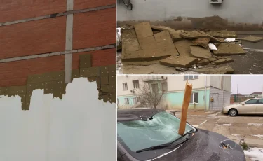 Атырауда қатты желден үйлердің шатыры ұшып кеткен