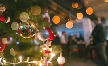 Жаңажылдық корпоратив кеші: ең қымбат баға қай өңірде тіркелді