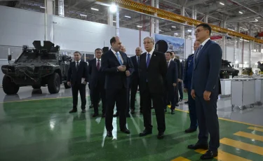 Касым-Жомарт Токаев посетил завод по выпуску бронетехники для армии