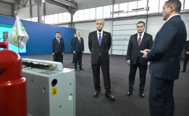 Президент осмотрел выставку предприятий обрабатывающей промышленности