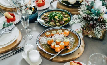 Быстро, вкусно и без вреда: как накрыть новогодний дастархан без лишней суеты
