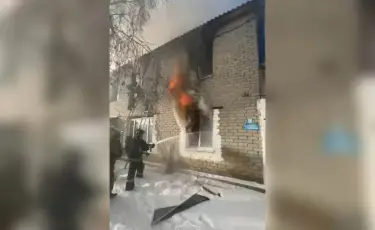 Пожарные вынесли из горящего дома 5 газовых баллонов
