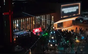 В одном из городов Казахстана впервые зажглась новогодняя ёлка