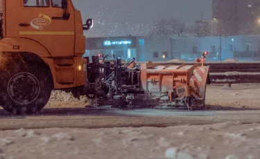 В Алматы проведена ночная обработка улично-дорожной сети после осадков в предгорных районах