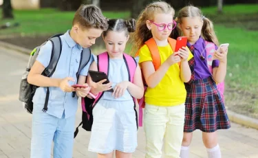 В Австралии детям и подросткам запретили пользоваться соцсетями