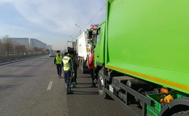 Ауа ластануын азайту: Алматыда қоқыс шығаратын арнайы техниканы бақылау күшейтілді