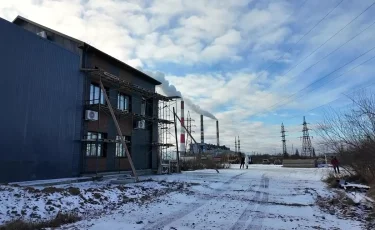 Сорвался вниз: в Петропавловске погиб сотрудник телекоммуникационной компании