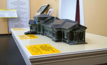 Алматыда туристік нысандардың тактильді үлгілері орнатылды