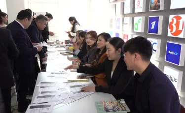 Алматыда жоғарғы оқу орындарының бірінде бос орындар жәрмеңкесі өтті