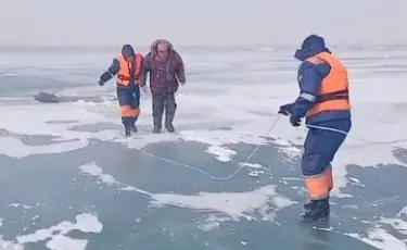 Рыбак провалился под лёд на Капчагайском водохранилище