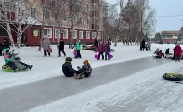Развлечения с последствиями: зимние горки в Костанае стали травмоопасными