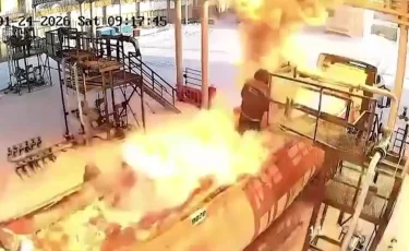 Павлодар облысында сұйық отын таситын көліктен өрт шығып, бір адам зардап шекті