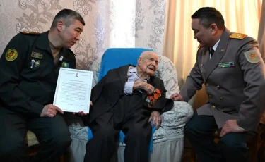 В Алматы фронтовику-связисту исполнилось 100 лет