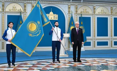 Президент вручил Государственный флаг знаменосцам олимпийской и паралимпийской команд Казахстана