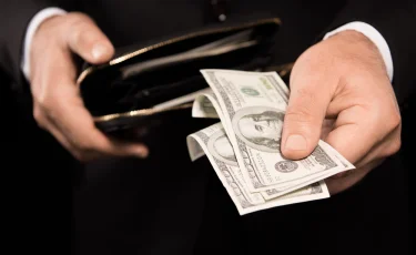 Нацфонд детям: почему совершеннолетние казахстанцы не забирают деньги из ЕНПФ