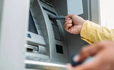 Камеры в банкоматах: что на самом деле фиксируют банки