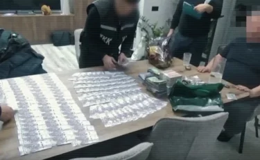 ШҚО-да пара алған екі лауазымды шенеунік қолға түсті
