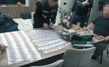 ШҚО-да пара алған екі лауазымды шенеунік қолға түсті