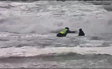 Өзіне қол салмақ болған: Ақтауда полиция қызметкерлері жасөспірімді құтқарып қалды