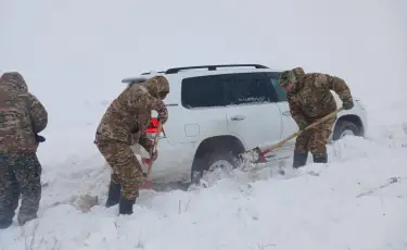 Непогода по всей стране: более 250 человек оказались в снежных ловушках