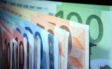 Астана мен Алматыдағы 18 қаңтардағы доллар мен еуро бағамы