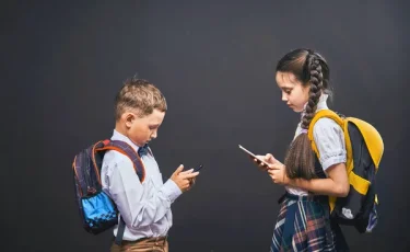 В Казахстане могут запретить детям до 16 лет регистрацию в соцсетях