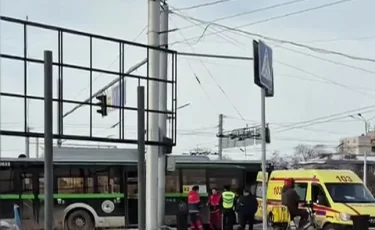 Алматыда автобус жүргізушісі жол үстінде қаза тапты