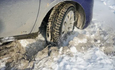 Атырау облысында қар құрсауында қалғандар құтқарылды