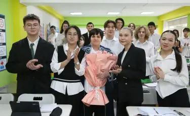Алматинскую учительницу химии поздравили с включением в ТОП-50 Global Teacher Prize
