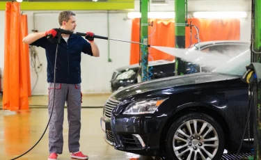 Автомойки в Казахстане обяжут работать по новым правилам — что важно знать