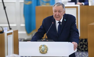 «Еңбек бостандығының» орнына «еңбекке құқық» – белгілі заңгер Конституцияға өзгерістер туралы пікір білдірді