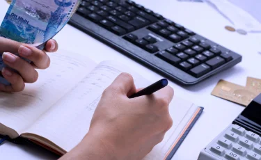 Көлеңкеден шығу: 66 мың өзін-өзі жұмыспен қамтығандар қызметтерін заңдастырды