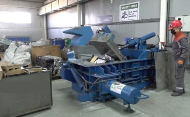 От батареек до холодильников: как в Алматы перерабатывают опасные отходы