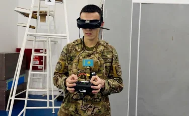 Казахстанские курсанты осваивают управление военными беспилотниками