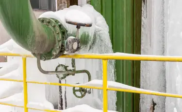 В Усть-Каменогорске продолжают устранять аварии на водопроводе
