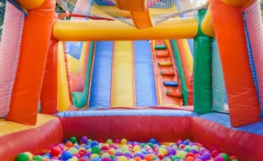 Неделя в реанимации: ребенок получил инвалидность после отдыха в батутном парке