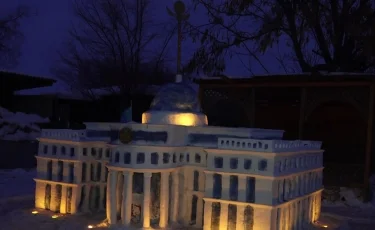 Снежная Акорда: сельчанин из ЗКО удивил необычной скульптурой