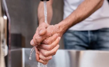 Чистые только на вид: какую ошибку допускают 95% людей при мытье рук