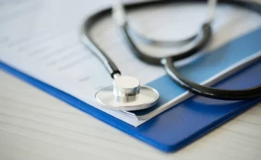 В Казахстане могут отменить бессрочные лицензии для медорганизаций