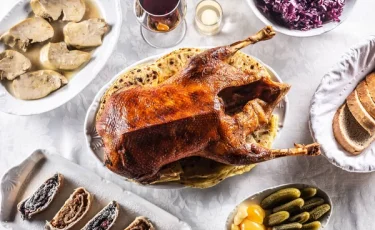 Меню с подвохом: в ресторане гостей кормили уличными голубями вместо уток