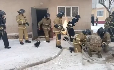 В Астане загорелась столовая, пристроенная к СТО