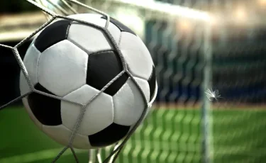 25 лет подряд: Роналду снова забил и обновил личный рекорд