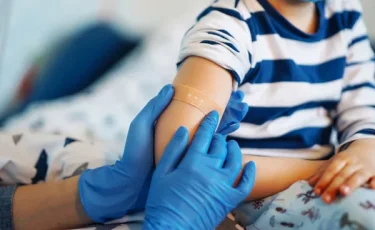 Вакцинация с первых месяцев жизни: как защитить ребенка от опасных инфекций